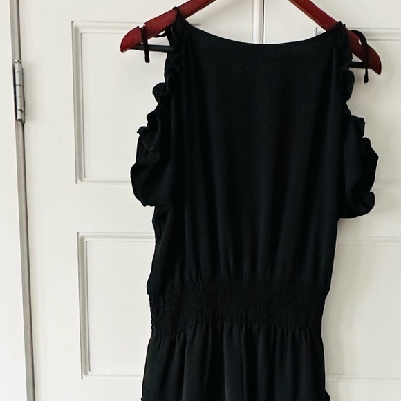 Stylish Cold Shoulder Jumpsuit - Effortless Elegance - Picture 8 of 8